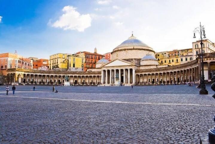 Vesuvius Suite - Elegante Appartamento In Centro เนเปิลส์ ภายนอก รูปภาพ
