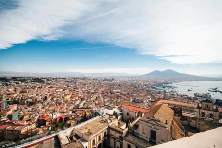 Vesuvius Suite - Elegante Appartamento In Centro เนเปิลส์ ภายนอก รูปภาพ