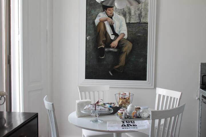 Vesuvius Suite - Elegante Appartamento In Centro เนเปิลส์ ภายนอก รูปภาพ