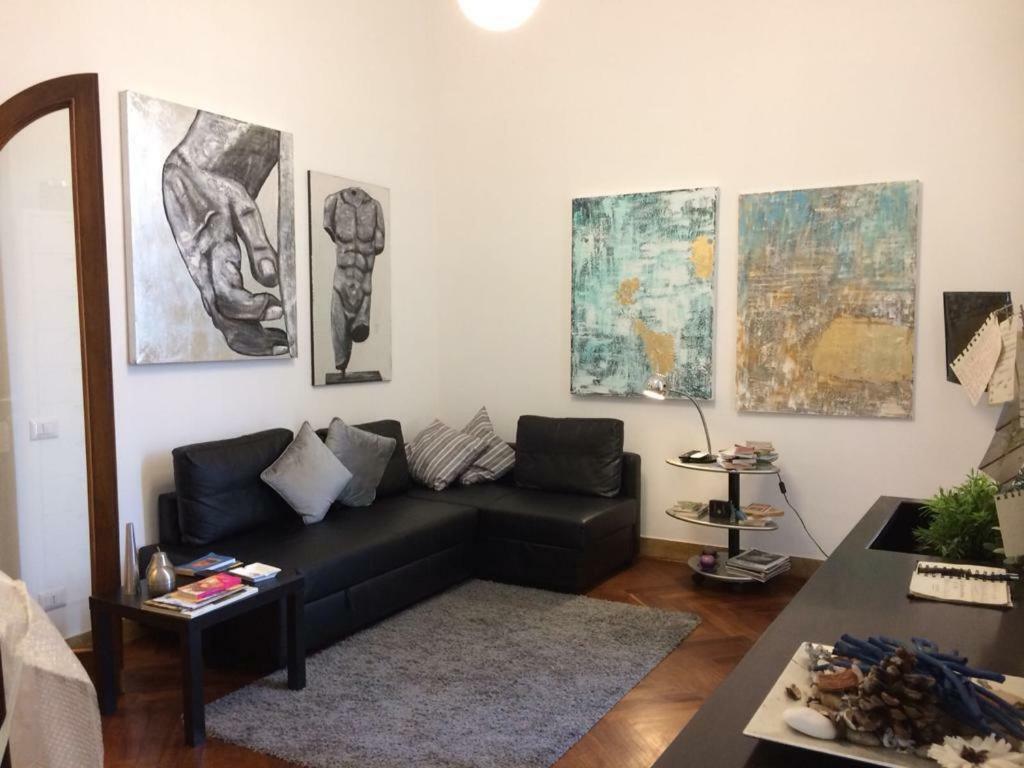 Vesuvius Suite - Elegante Appartamento In Centro เนเปิลส์ ภายนอก รูปภาพ